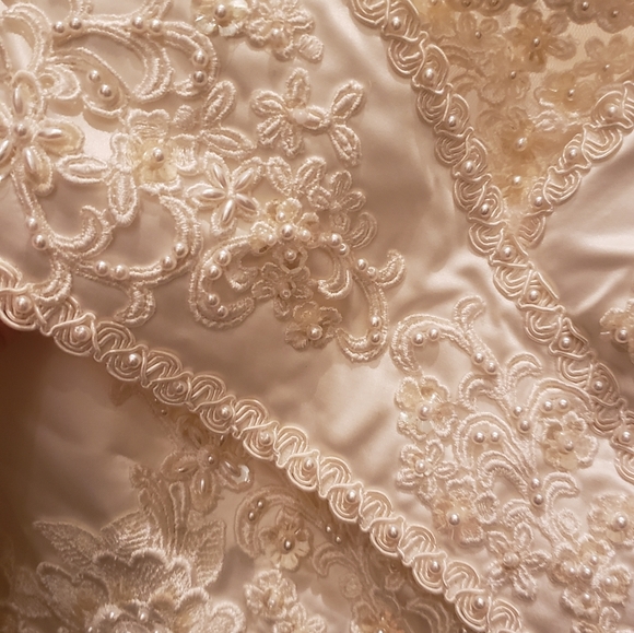 Wedding dress - Picture 6 of 7